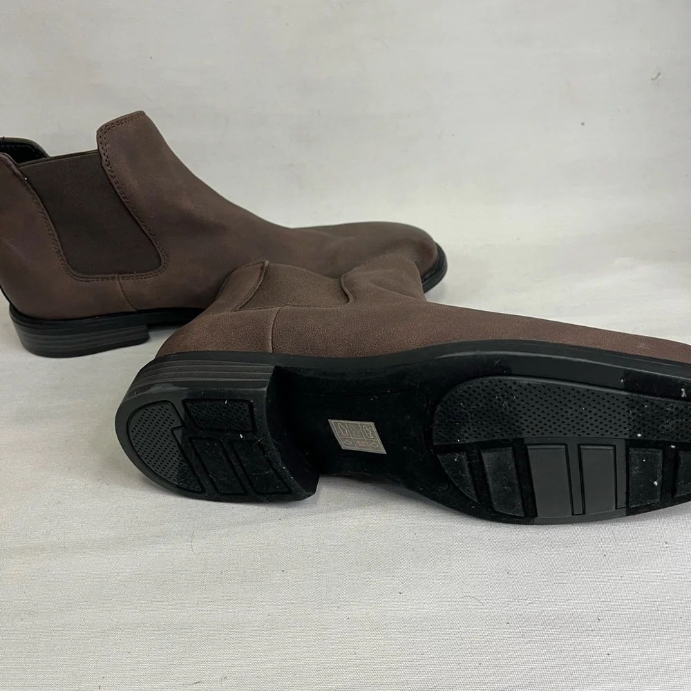 Title: Madden Men Steve Madden Maxxin Faux Nubuck Leather Chelsea Boots NWOB Siz